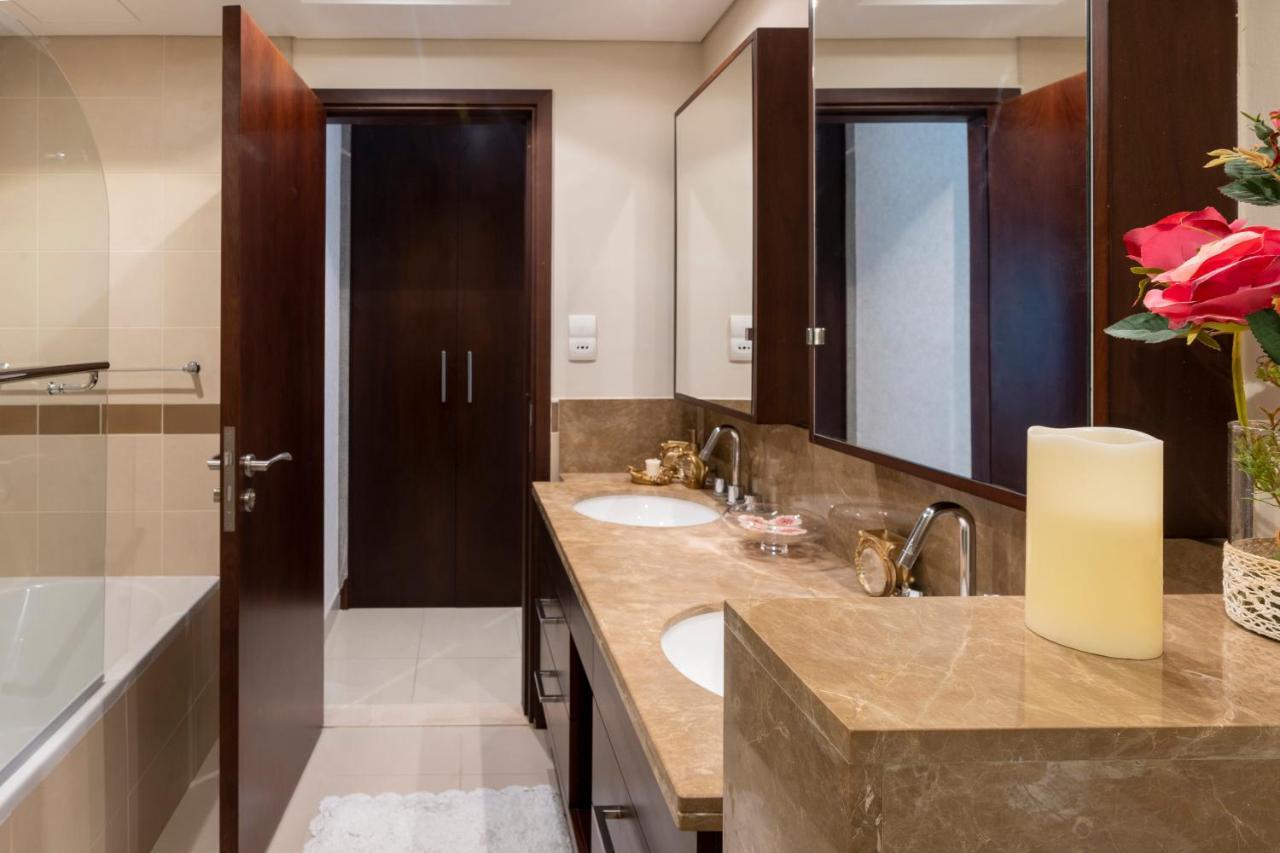 Downtown Dubai, Luxury 2 Bed 2 Bath Apartment - Pool, Gym, Aircon, Parking - Views Of The Dubai Fountain & Burj Khalifa Esterno foto